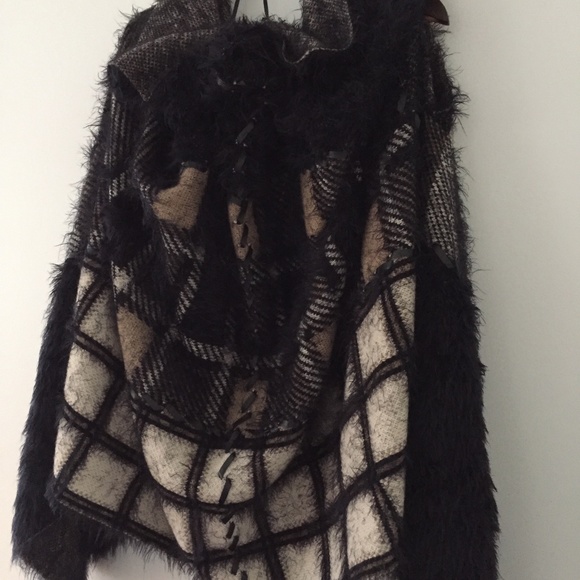 BCBGMaxAzria Cozy Sleeveless Shrug - Picture 10 of 16